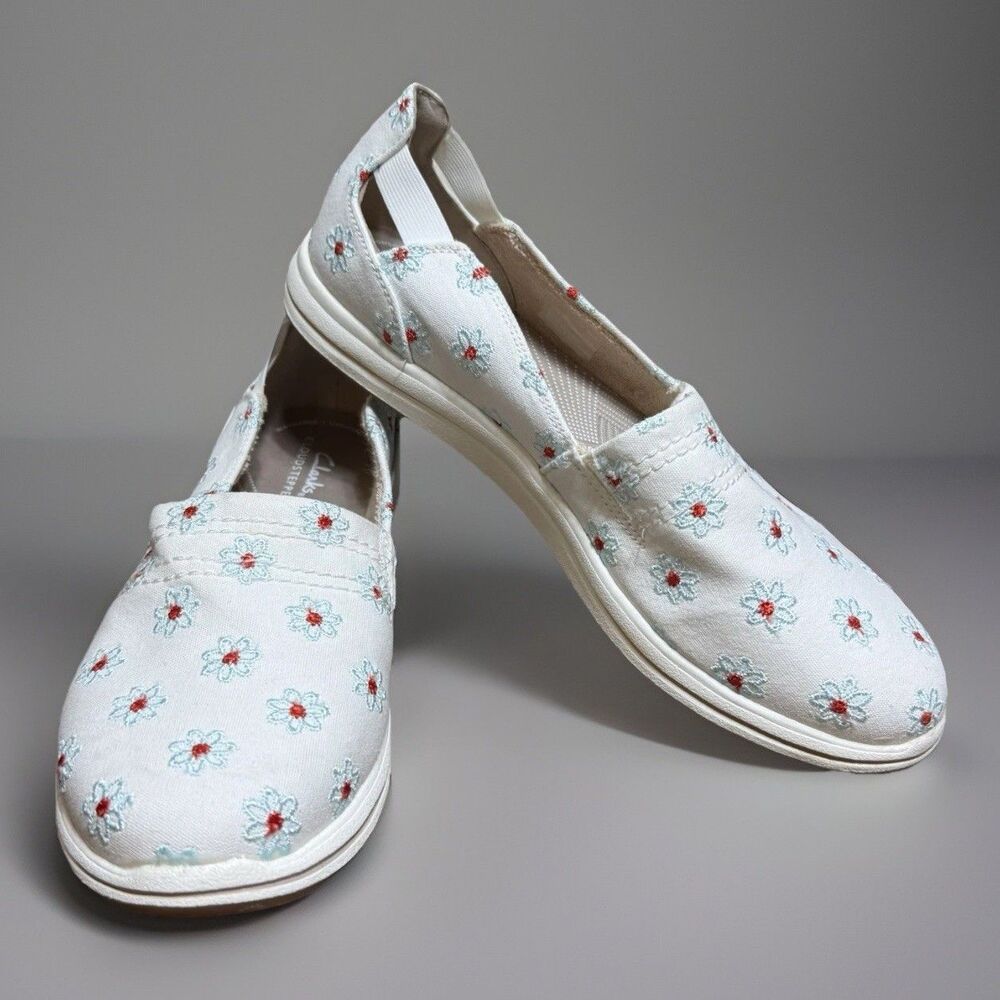 Clarks Women's Cloudstepper Flowers Slip On Loafer Blue Red White Floral 8.5
